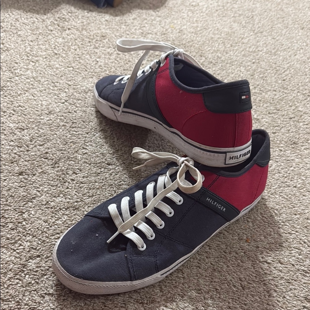 Tommy Hilfiger Men's Black and Red Sneakers